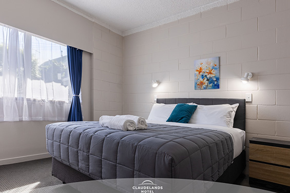 Queen Room bedroom